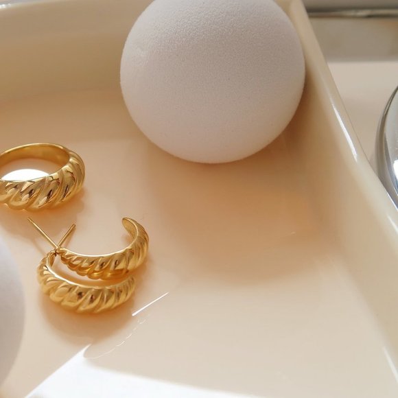 NEW 18K Gold Plated Braided Croissant Open Hoops - Picture 10 of 12